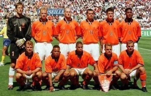 荷兰98世界杯阵容（回顾1998年世界杯荷兰队战术打法）
