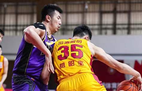 cba兰兹博格来自哪里(2米06男篮国手，曾宣布参加NBA选秀，他如今在CBA表现怎样？)