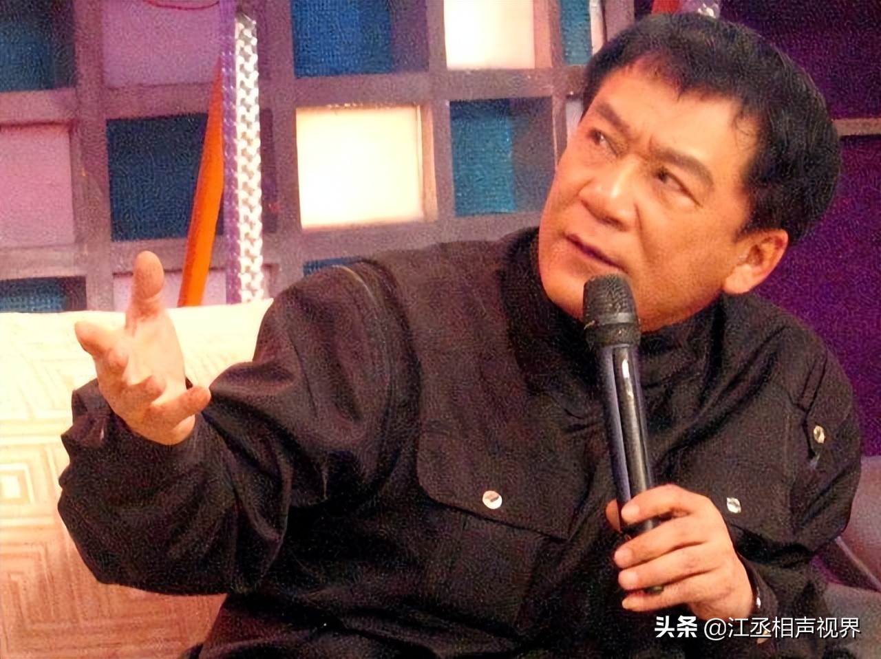 郭德纲说当年给汪洋打电话解释砸挂的事，他说没事，后来接到传票