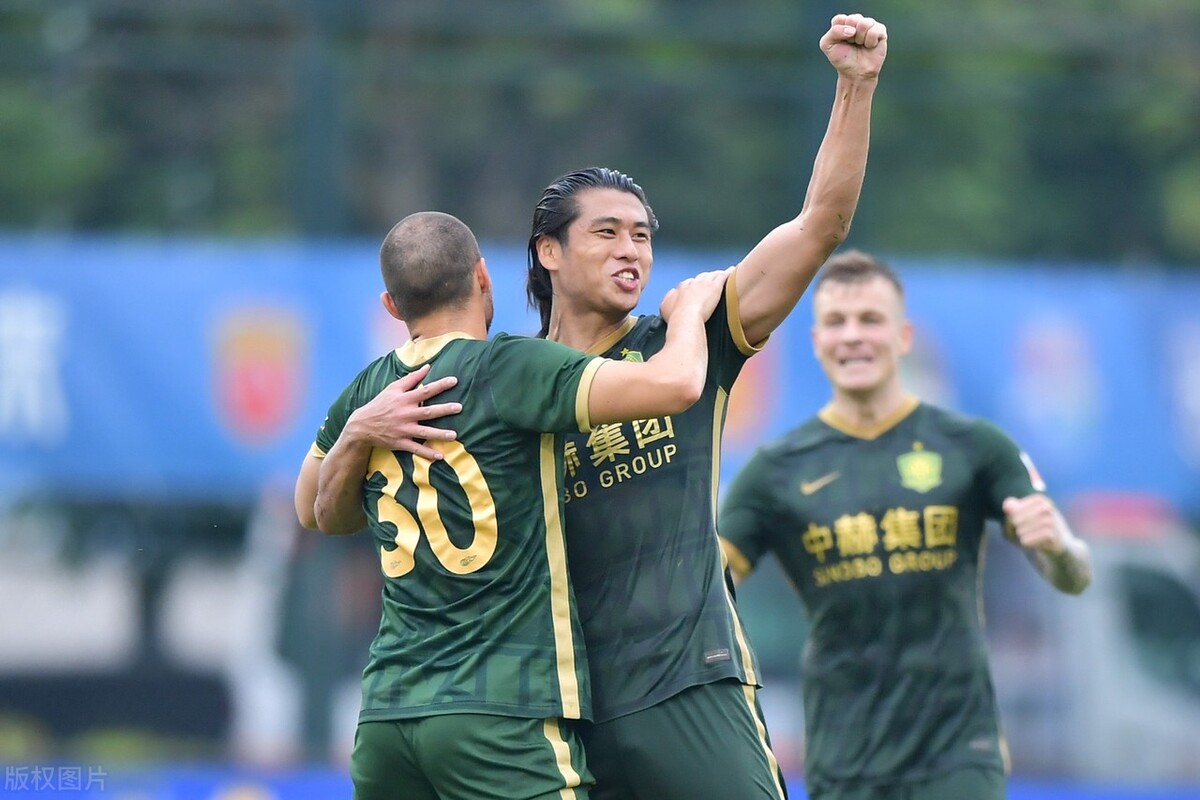中超風云選什么球隊</h2>

<p>　　另外一方面，也有一些昔日的豪門球隊也在掙扎，那就是北京國安隊，作為傳統豪門，本賽季的北京國安隊也表現一般，在跌跌撞撞后，他們不上不下，排名中游位置，在戰績排名中，相比過去賽季，顯然是不盡人意的，但是很意外，在這樣的狀態下，北京國安隊卻激活了多名本土球員，首先是前張玉寧。</p>

<p>　　<img alt=