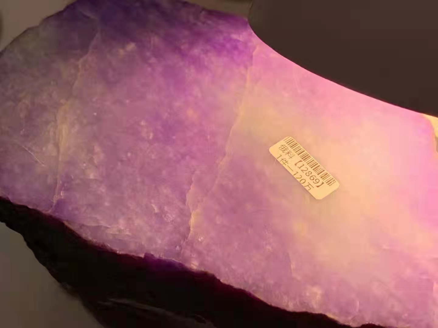 中国有翡翠原石产地吗知乎(危地马拉翡翠走红市场，甚至还能出A货证书，翡翠产地你知多少？)