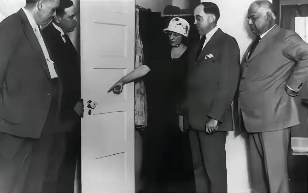 美国绿帽王：妻子把情人养在阁楼里十年，他竟一直被蒙在鼓里