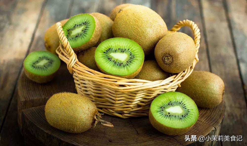 冬天皮肤干燥，别光喝水，8种“高维C”食物要多吃，水润气色好