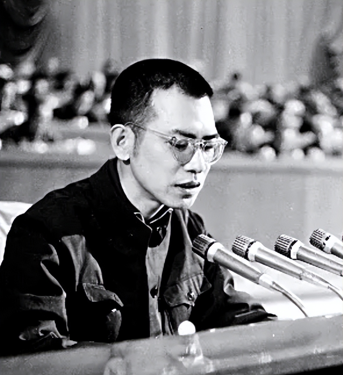 陈景润的资料(哥德巴赫猜想的重大贡献者——"数学奇才"陈景润)