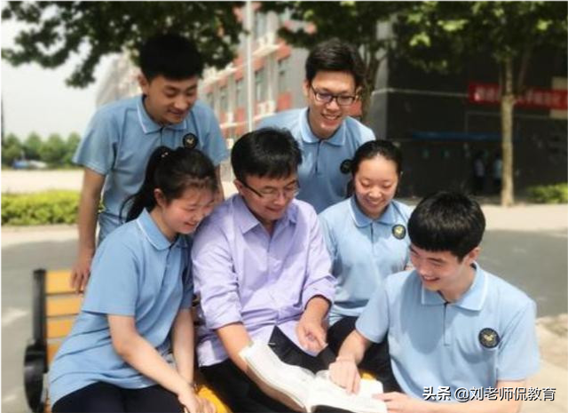 导师权力到底有多大？毕业权限在谁手中，深圳大学给出最好的答案