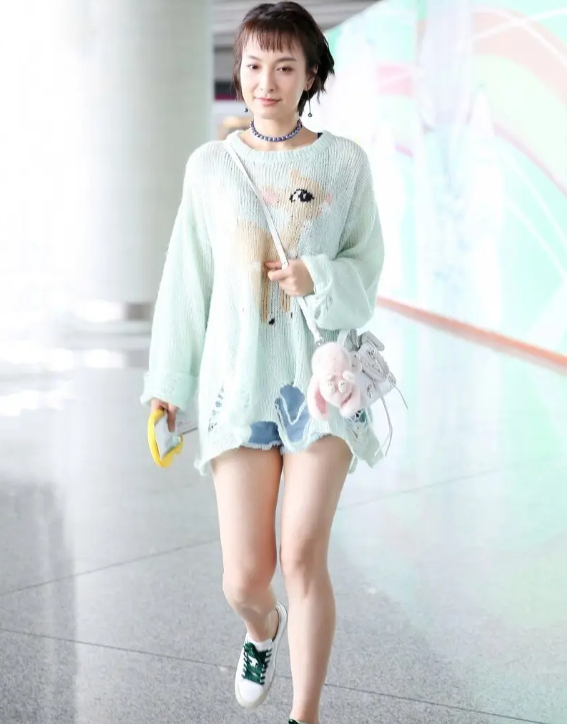 闫妮的“大妈味”、赵丽颖的“土气”，这8位女星，如今判若两人