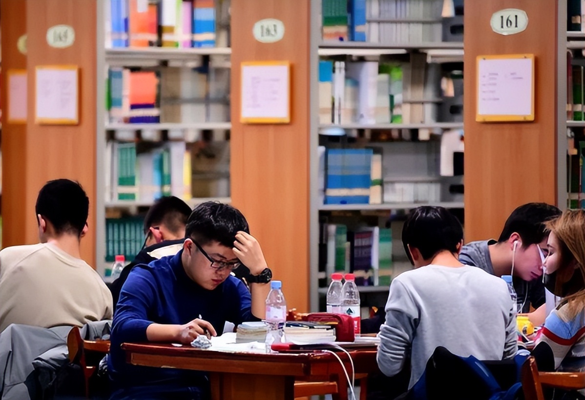 高考生报省内大学好，还是省外大学好？大学毕业才明白其中的差异