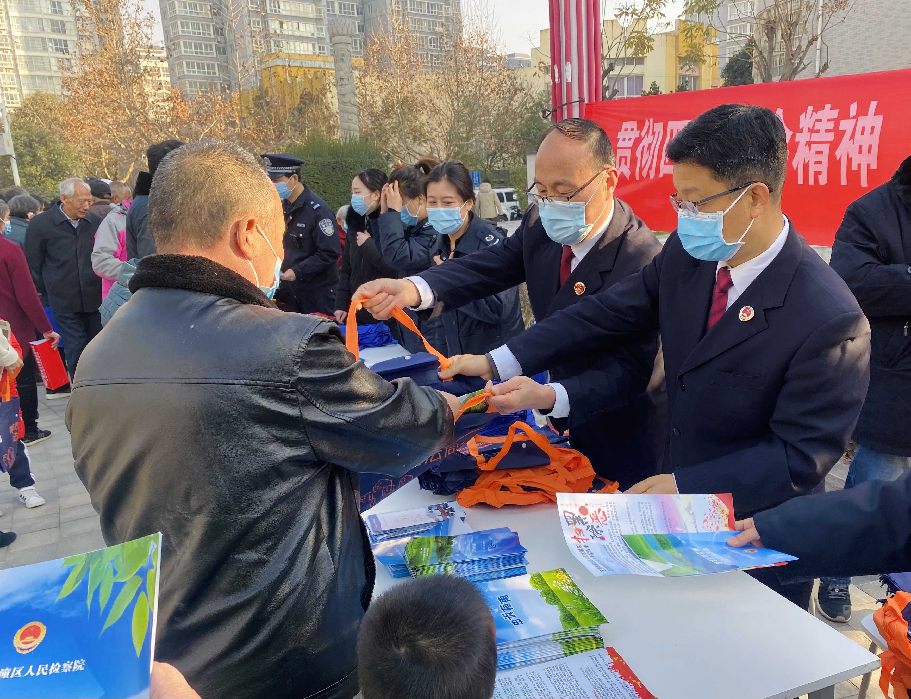 国家宪法日 西安临潼检察进社区