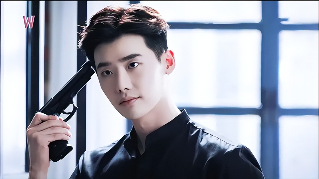 拥有韩剧半壁江山的李钟硕，微微一笑吸引万千少女