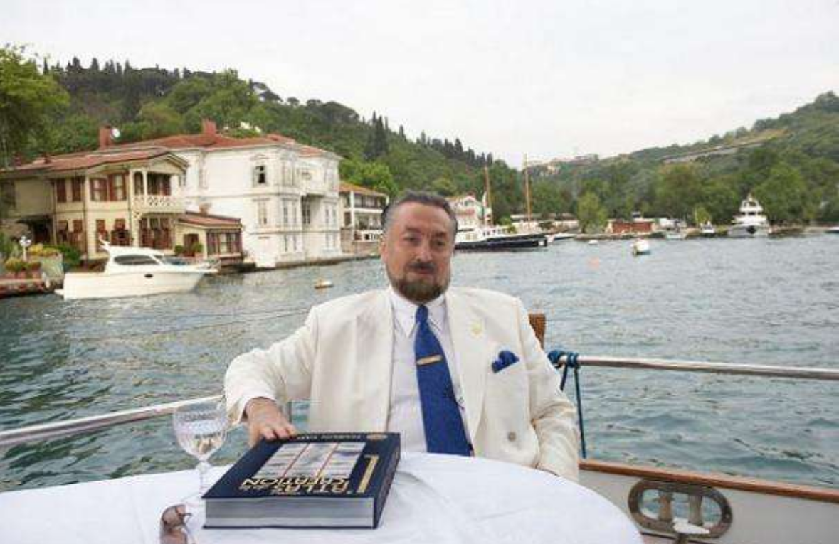 土耳其恶魔：洗脑上千女性做情人，藏6.9万颗避孕药，被判1075年