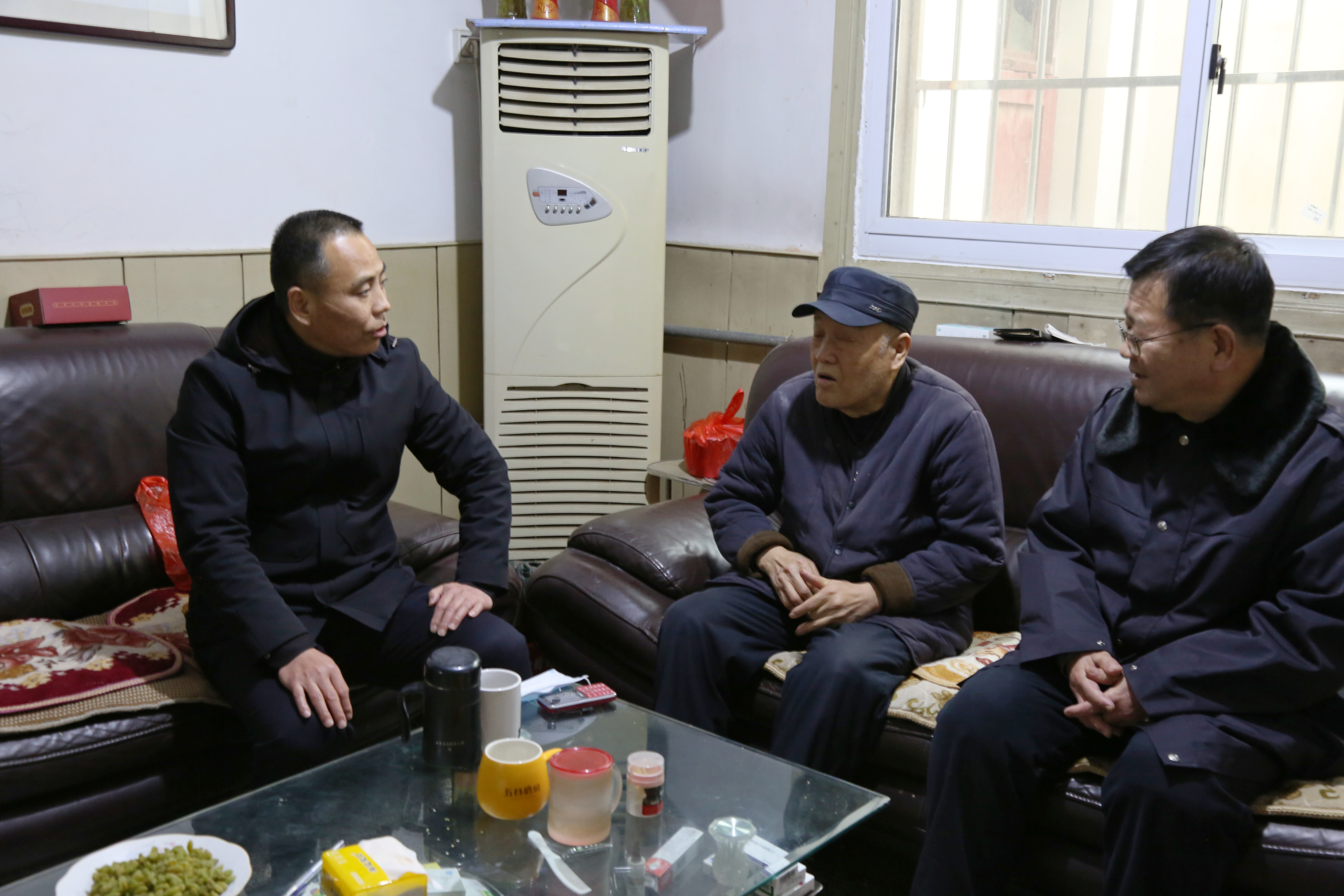 西安高陵检察院春节前走访慰问离退休老干部