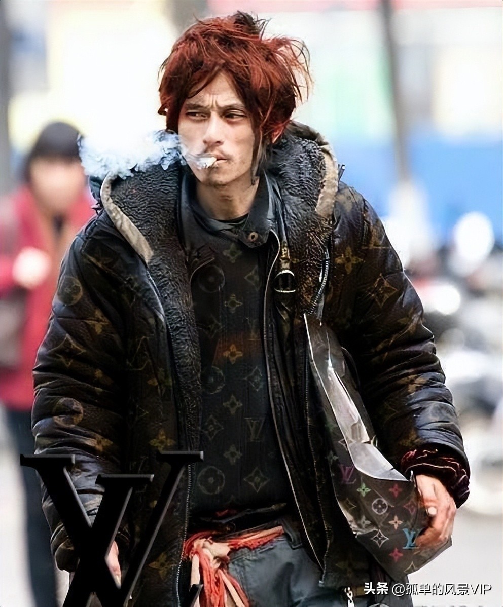 十二年前爆火的犀利哥终究被痴情误了余生