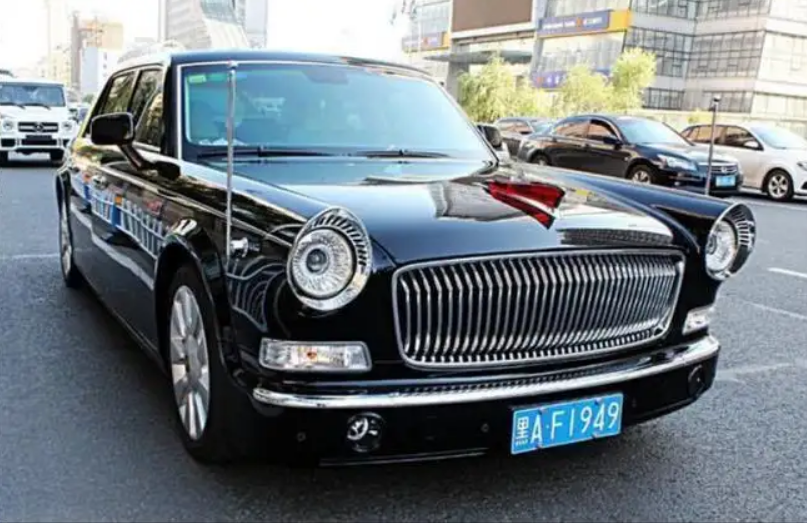 广西一辆路虎汽车，车牌号引起争议，中国移动：跟我真的没关系