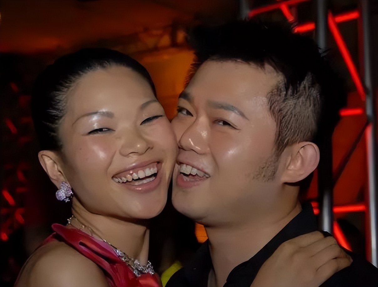 在李东田的鼓励下,吕燕更加努力的练习模特需要掌握的技巧.