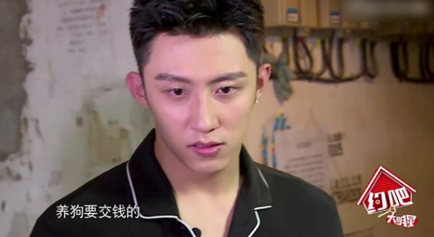 “硬汉小生”黄景瑜：从服务员到一线男星，他只用了两年时间