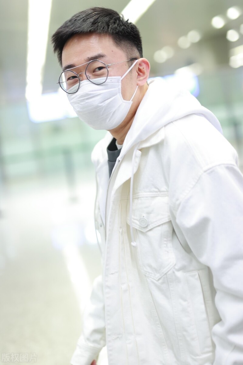 “网红鼻祖”后舍男孩：曾凭“对口型”火爆全网，如今怎么样了？