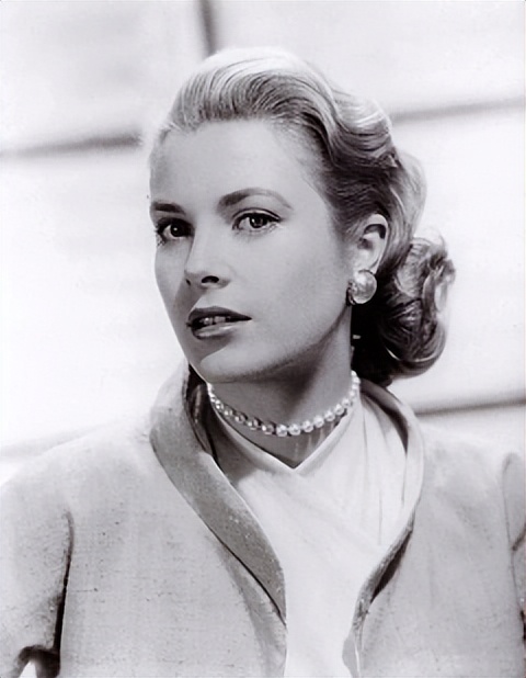 她是好莱坞的神话 | 欧洲最古老宫殿的王妃，格蕾丝传奇的一生