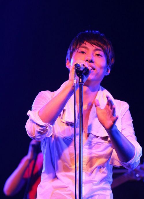 gala乐队:一首英文歌让全世界沉默,粉丝花钱争着听他跑调破音