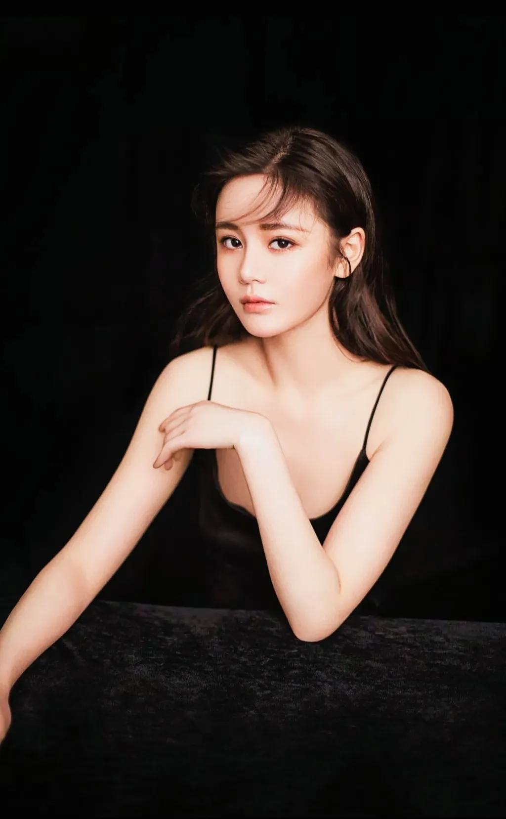 晶女郎:邱意浓性感写真