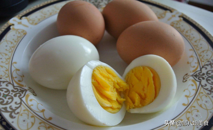 鸡蛋多久煮熟（分享煮鸡蛋正确方法鲜嫩好剥）