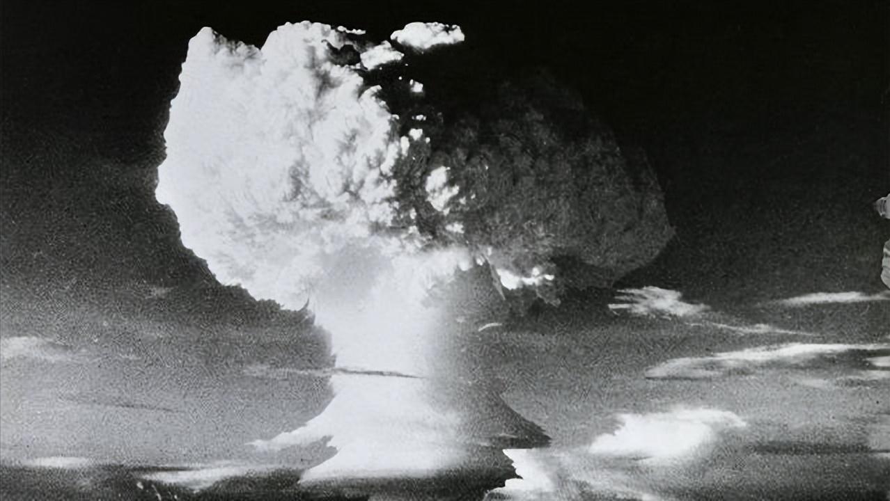 日本还有百万大军，为何突然宣布投降，仅因为美国的两枚原子弹？
