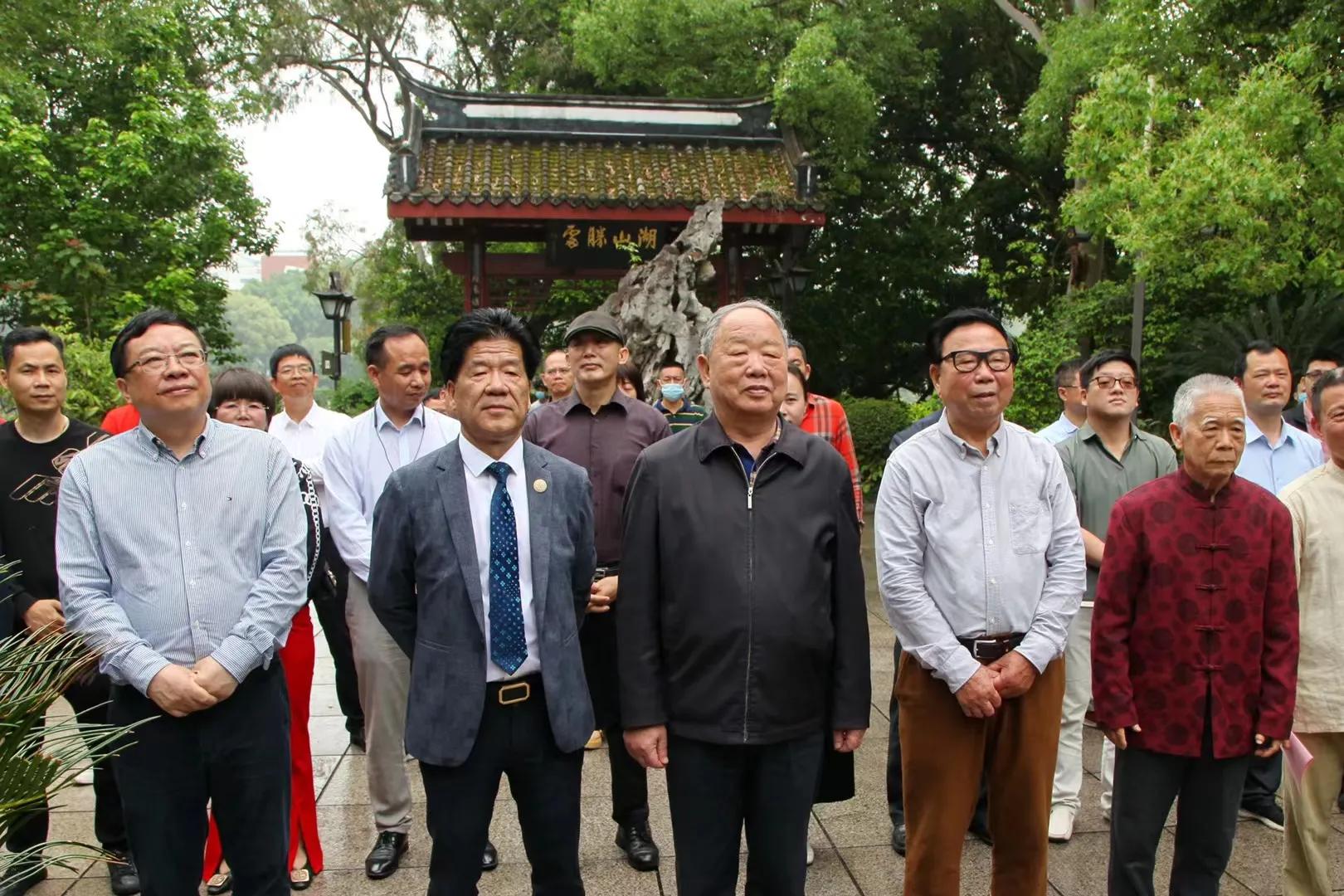 海峡两岸国学院成立暨“中华福 两岸通”大型公益活动启动仪式／图