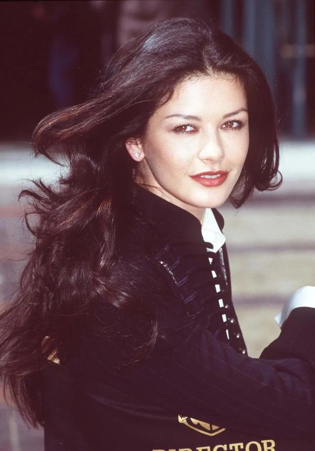 殿堂级的美人!"世界第一美"—凯瑟琳泽塔琼斯写真赏