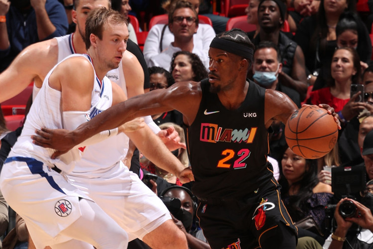 NBA热火和快船最猛（巴特勒26+6+9阿德巴约20+12，热火力克快船）