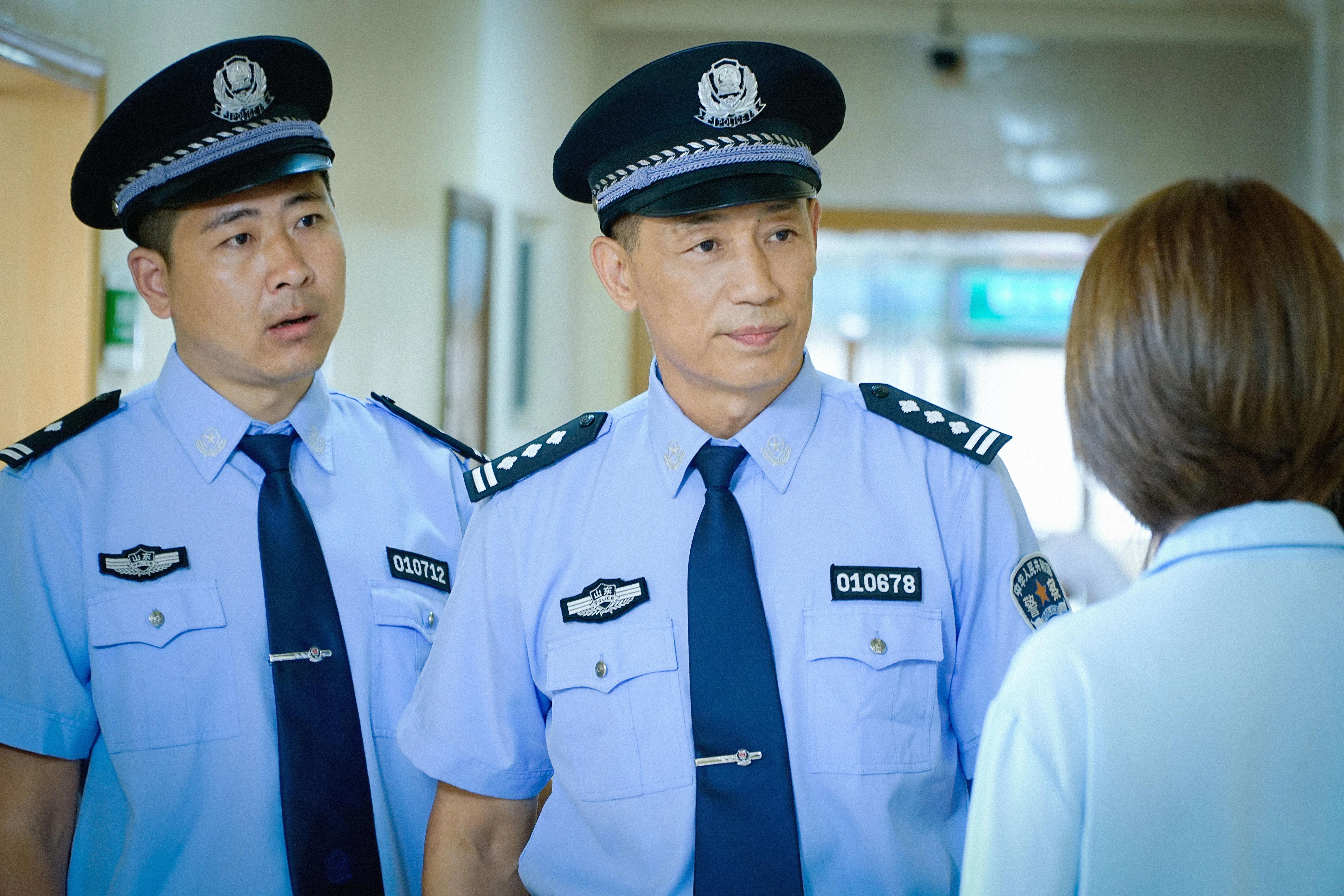 《档案》的主持人石凉,饰演聂荣臻在《武神赵子龙》中饰演庞统,还参演