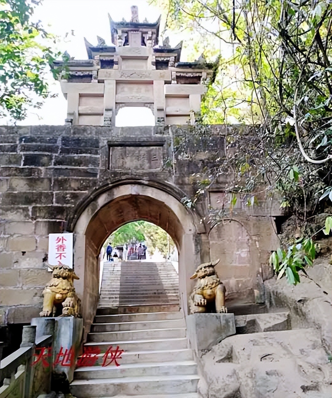 川西北行五：彭州进千年古刹走白鹿法式小镇（图文）