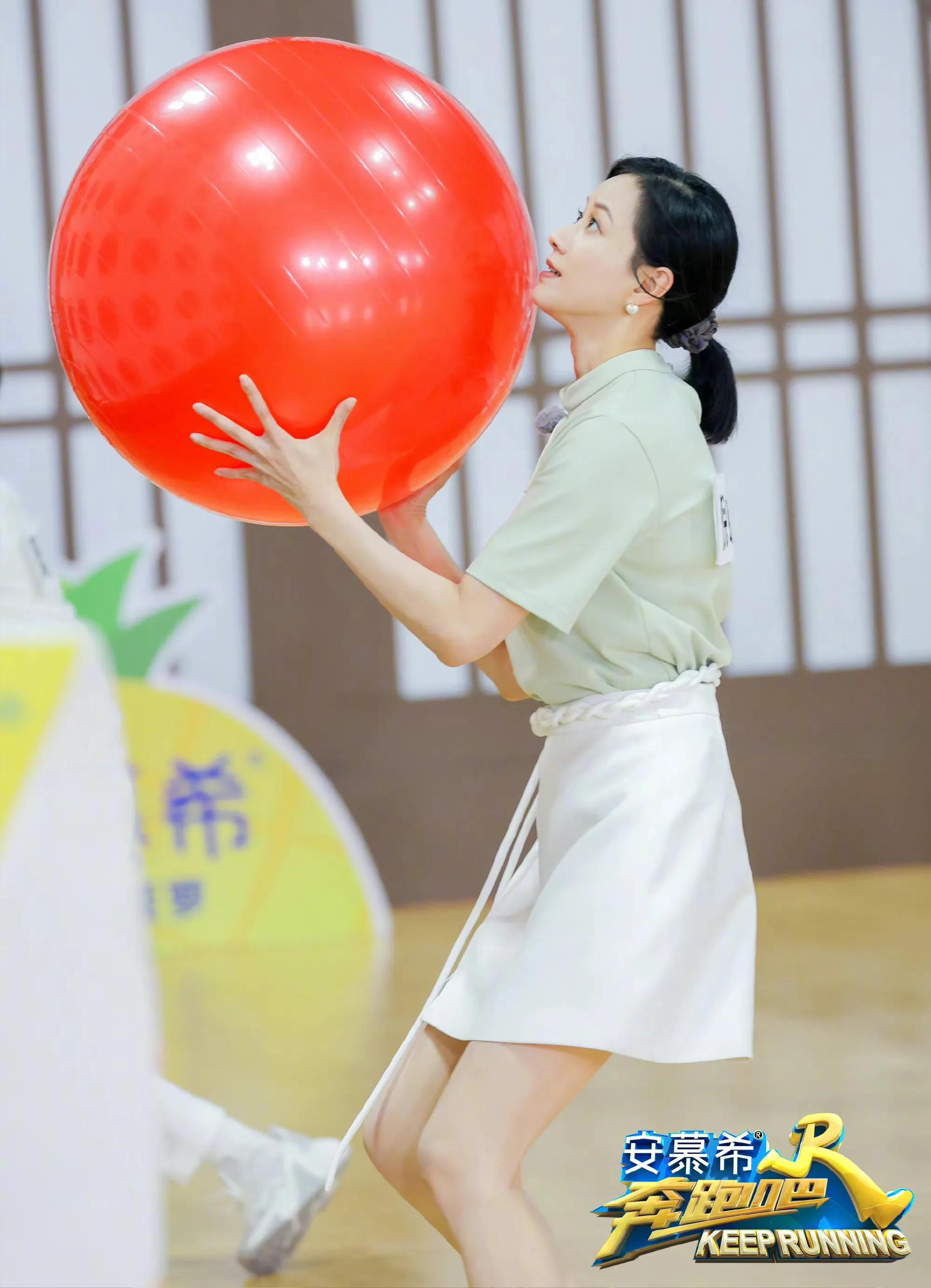 为了提高节目的收视率，导演不要钱，直接上场玩游戏了？