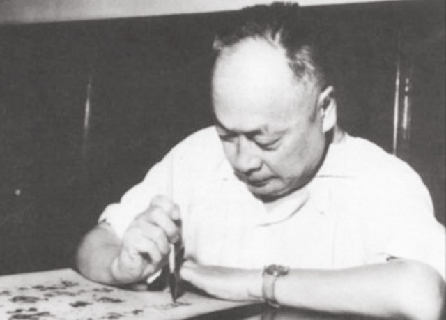 大校营长岳振华，开国元帅排队轮流敬酒，全营官兵吃烤鸭吃到腻