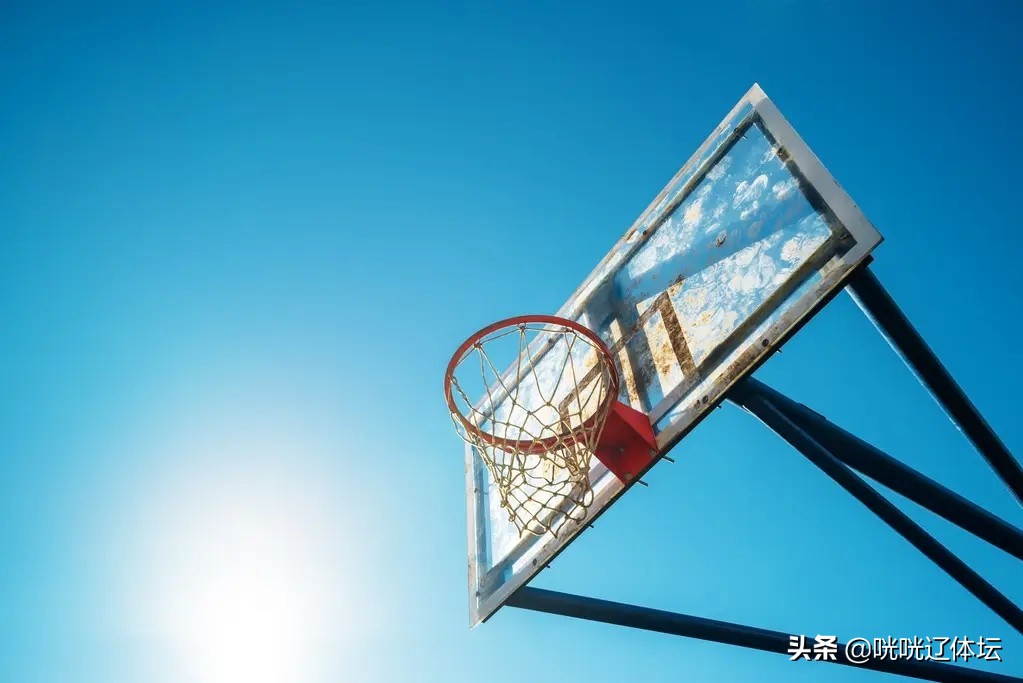 nba篮筐质量为什么这么好(CBA总决赛篮筐扛不住球员重扣！顶级联赛装备质量差到离谱？)