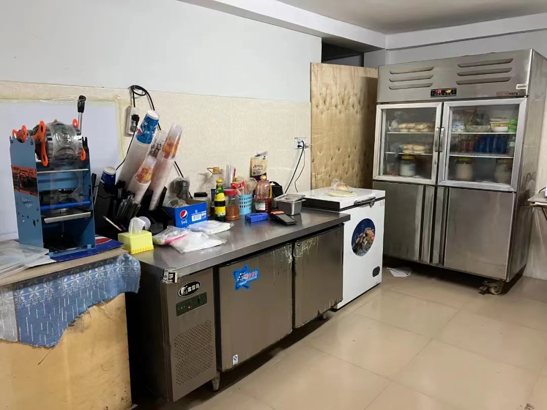 在柬埔寨开汉堡店的福建女子被疑诈骗：老家房子被喷上“电诈之家”，称被威胁断水断电，要求立刻回国