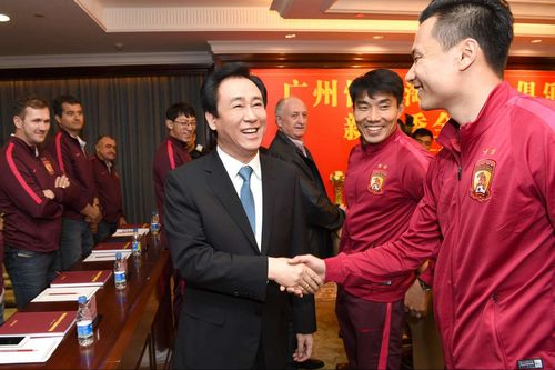 恒大欠了多少债（恒大暴雷欠下2万亿，被传跳楼自杀躲债，许家印：2023年全部还清）