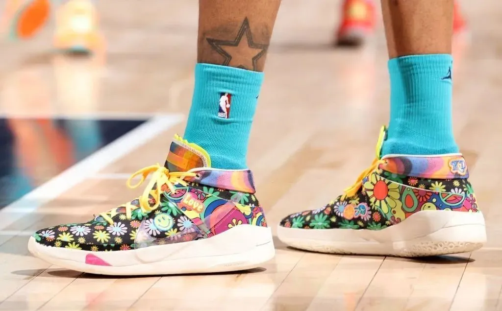 nba球员联名鞋有哪些（NBA球员上脚：哈雷尔和塔克争鞋王，3大国产品牌的球鞋）