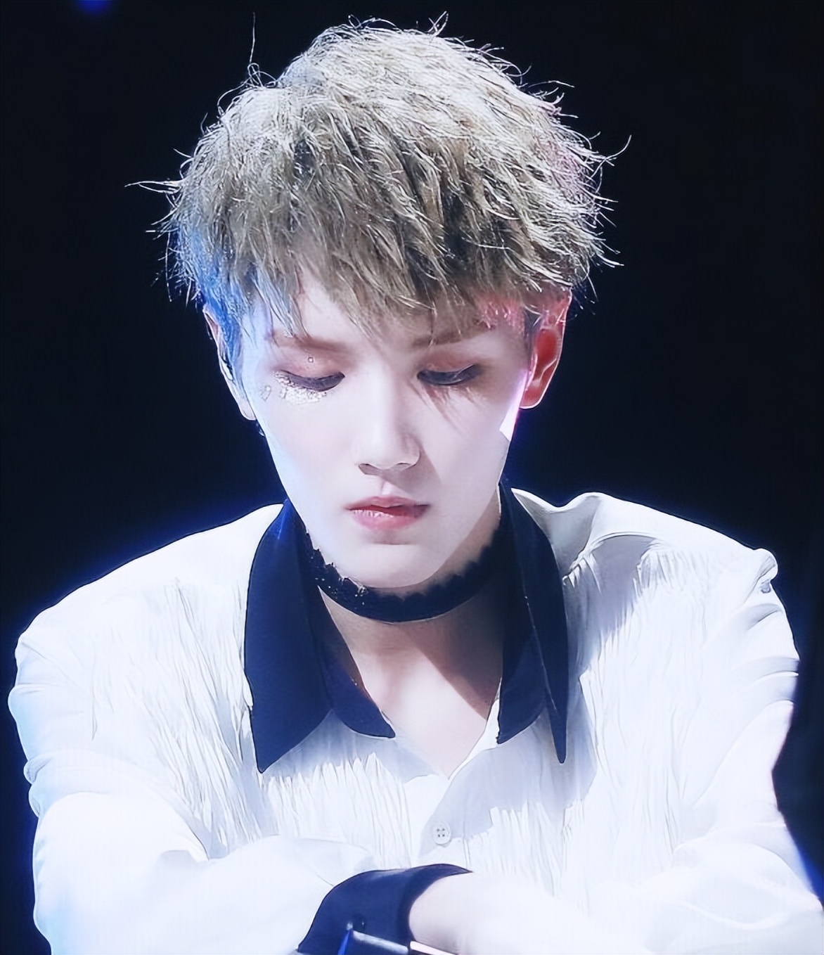 “大起大落”灵超：曾在机场跟路人冲突，后遭好朋友出卖