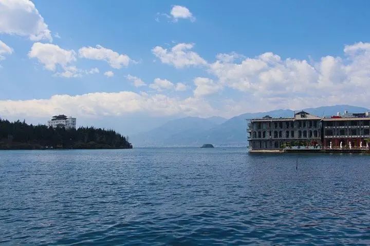 全球十大情侣旅游胜地(适合夫妻牵手旅行的8处风景地，每个都浪漫至极！你们去过几个？)