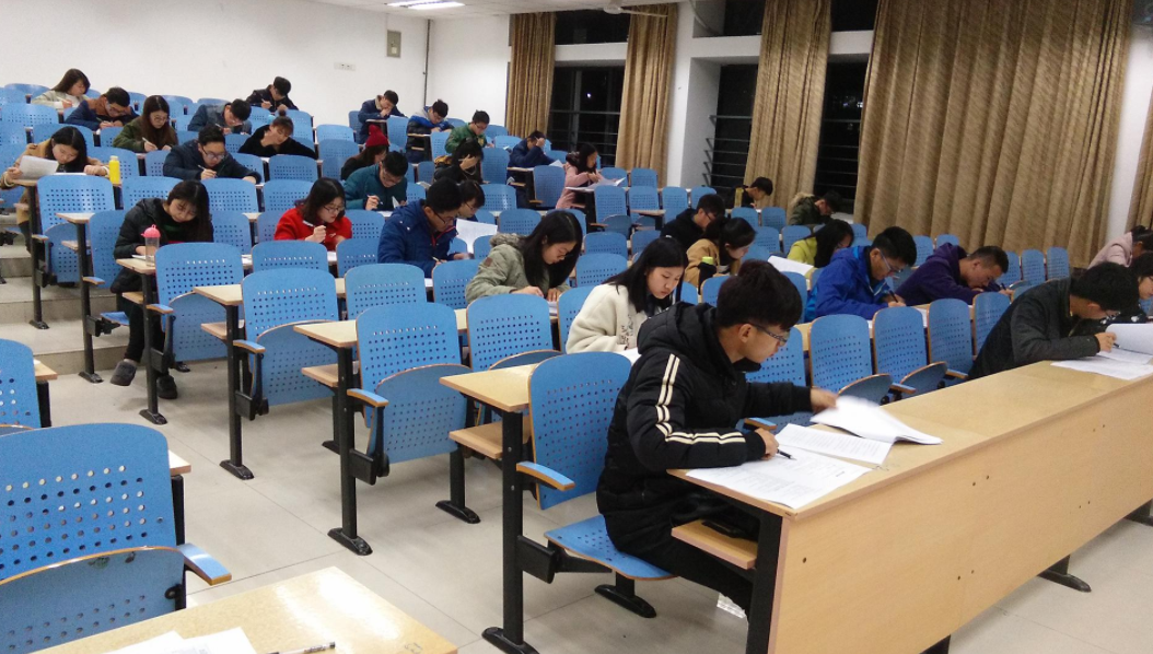 考研学生辛苦备战，复核后成绩直降30分，上师大给出的理由难服众