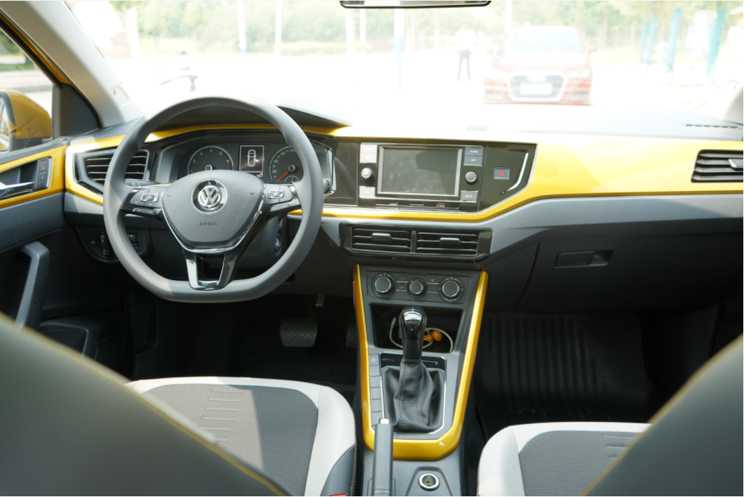 女的开什么车既实用又好看（女生开哪款车合适些）