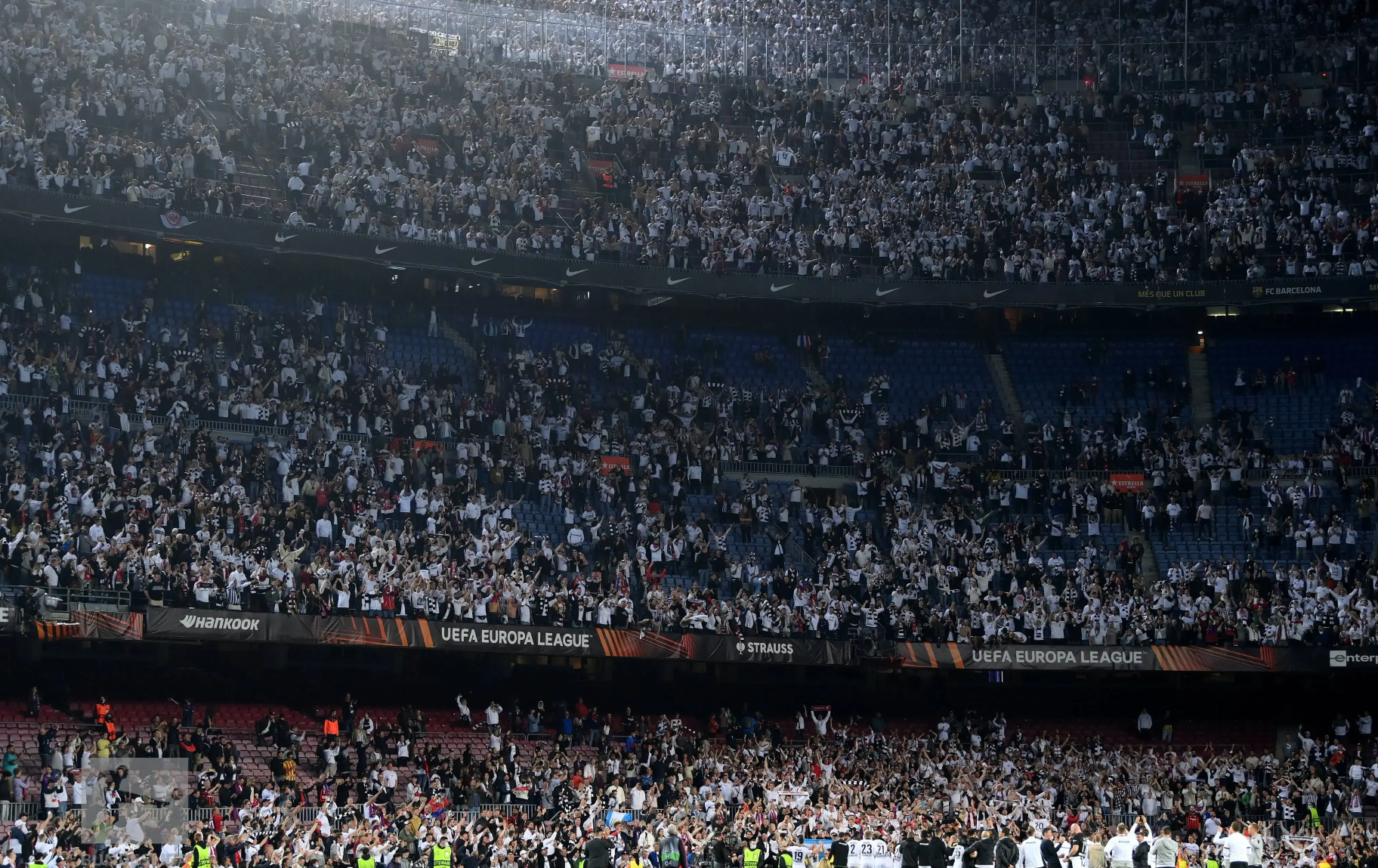 但据法兰克福官方表示,他们大约有3万名球迷在今天前往了诺坎普球场