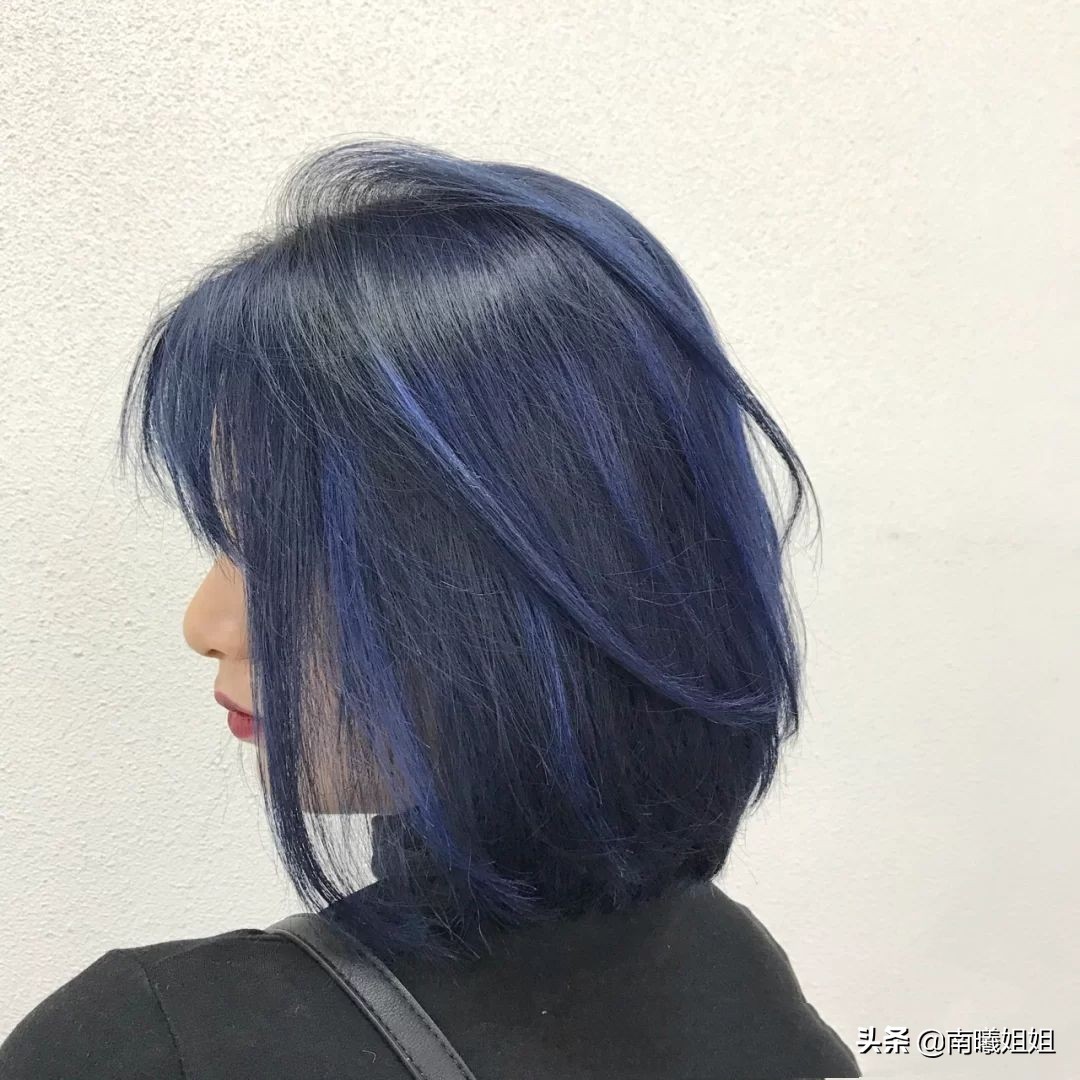 过年想染发,别再选老气横秋的"葡萄红"了!试试这3种,真洋气