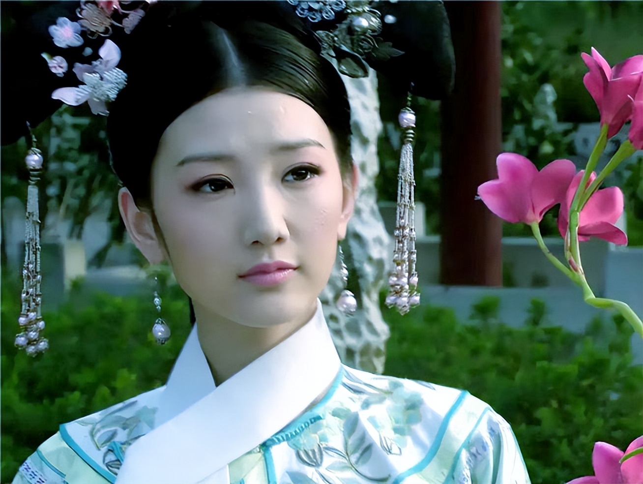 甄嬛传：难怪青樱粗暴打掉了胧月的手，你看胧月说了什么话？