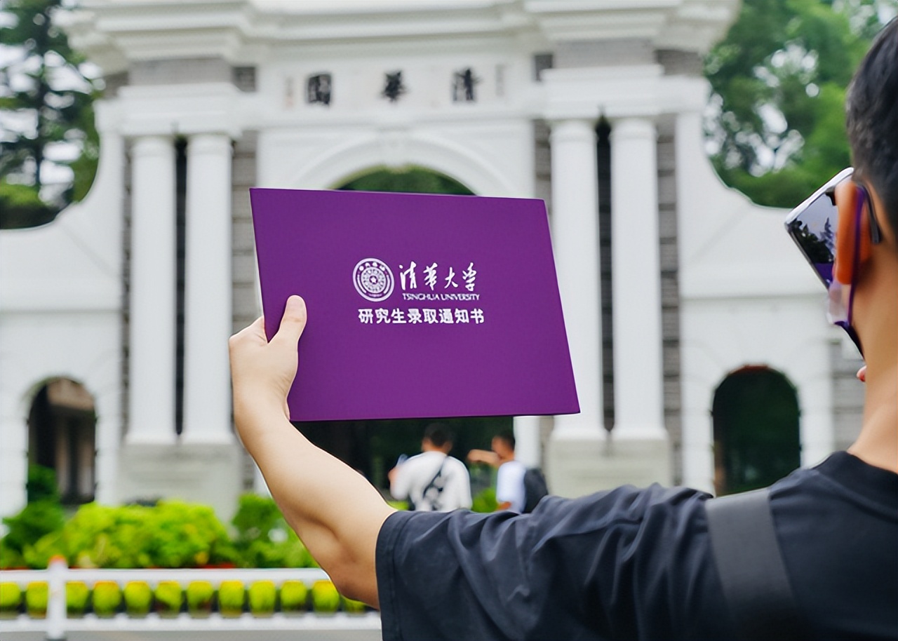 “专科生”考研逆袭进北大，本是一部励志史，评论区却醋海翻腾