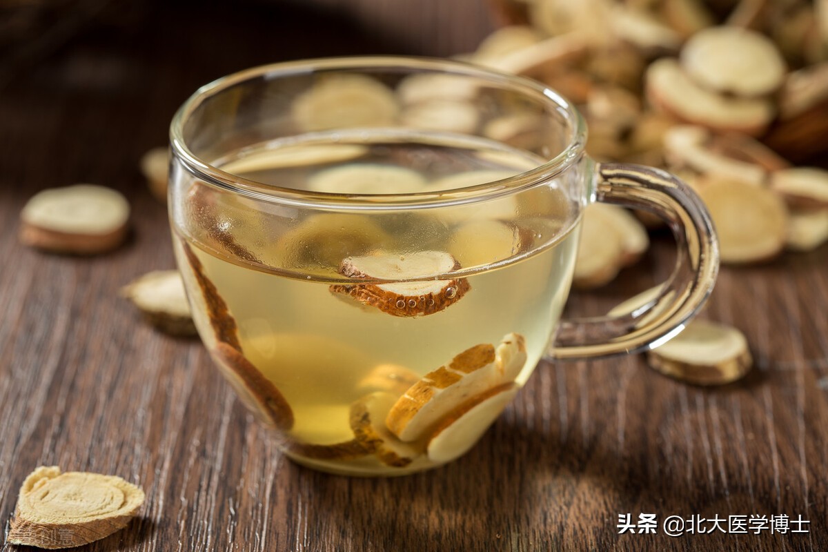 平时常喝这1饮2茶1粥，适合湿热痹阻型痛风不吃药预防痛风发作
