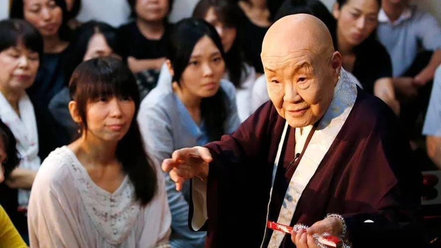 日本99岁尼姑，喝酒吃肉，一生风流，成为偶像觉得愧对中国