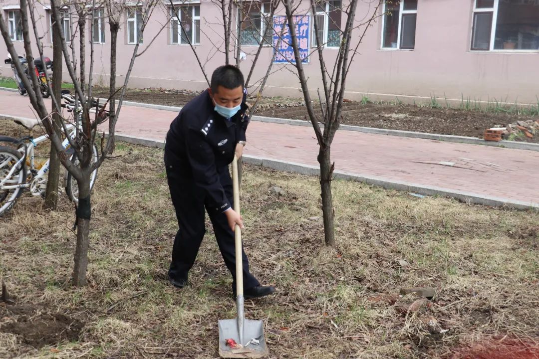 共驻共建共创城——辉南县人民法院深入社区开展卫生志愿服务
