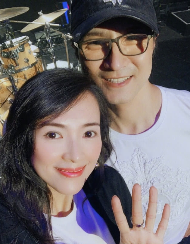 章子怡辟谣离婚喊话汪峰维权，黄安道歉表示不怕被告，账号被禁言