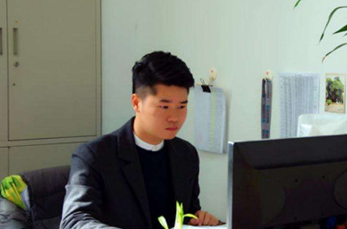 大学辅导员成“香饽饽”，看过“工资单”后，网友表示柠檬了