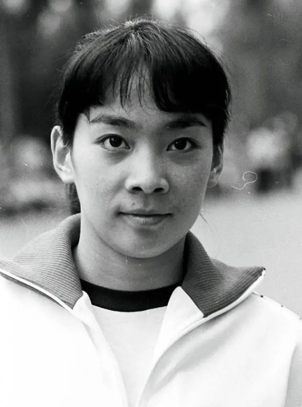 我国第一个奥运会冠军是谁（马燕红：中国首位体操奥运冠军，退役后赴美国，执教时遭白人刁难）